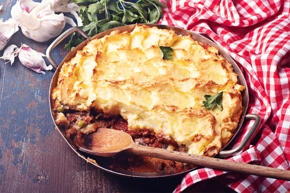 Shepherd pie started as an. Пастуший пирог подача. Ирландский Пастуший пирог. Итальянский Пастуший пирог. Пастуший пирог фото.